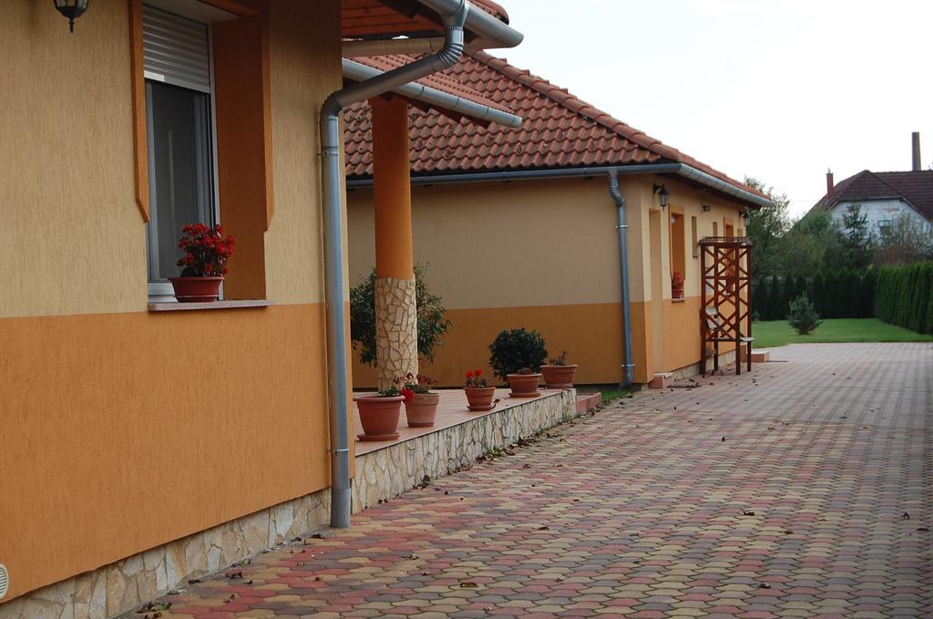 Mediterran Vendeghaz Nagyatad Exterior photo